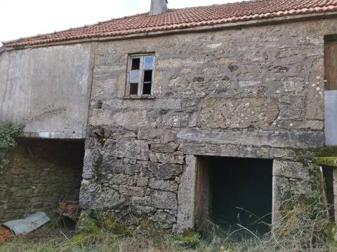 Moradia para restauro em Castro Laboreiro, Viana do Castelo