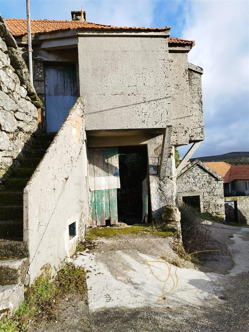 Moradia para restauro em Castro Laboreiro, Viana do Castelo