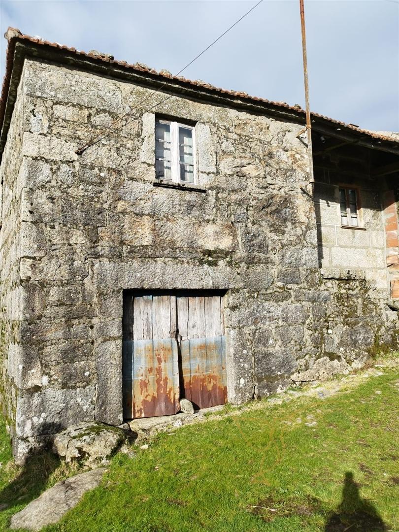 Moradia para restauro em Castro Laboreiro, Viana do Castelo