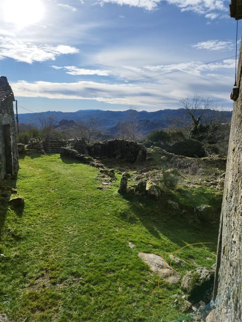 Moradia para restauro em Castro Laboreiro, Viana do Castelo