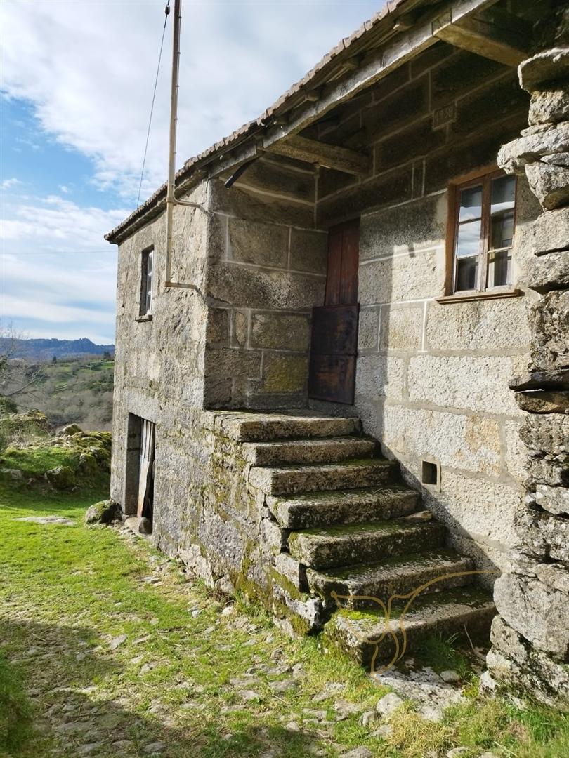 Moradia para restauro em Castro Laboreiro, Viana do Castelo