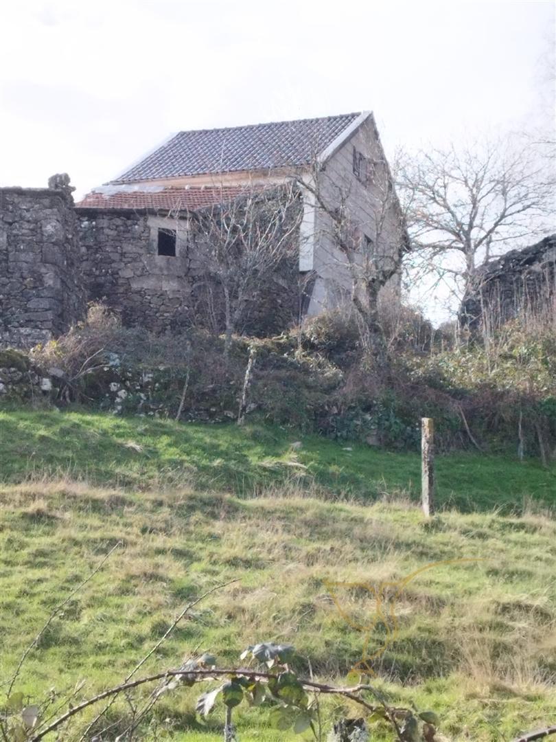 Moradia para restauro em Castro Laboreiro, Viana do Castelo