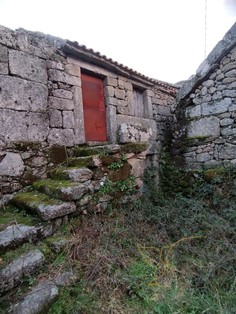 Moradia para restauro em Castro Laboreiro, Viana do Castelo