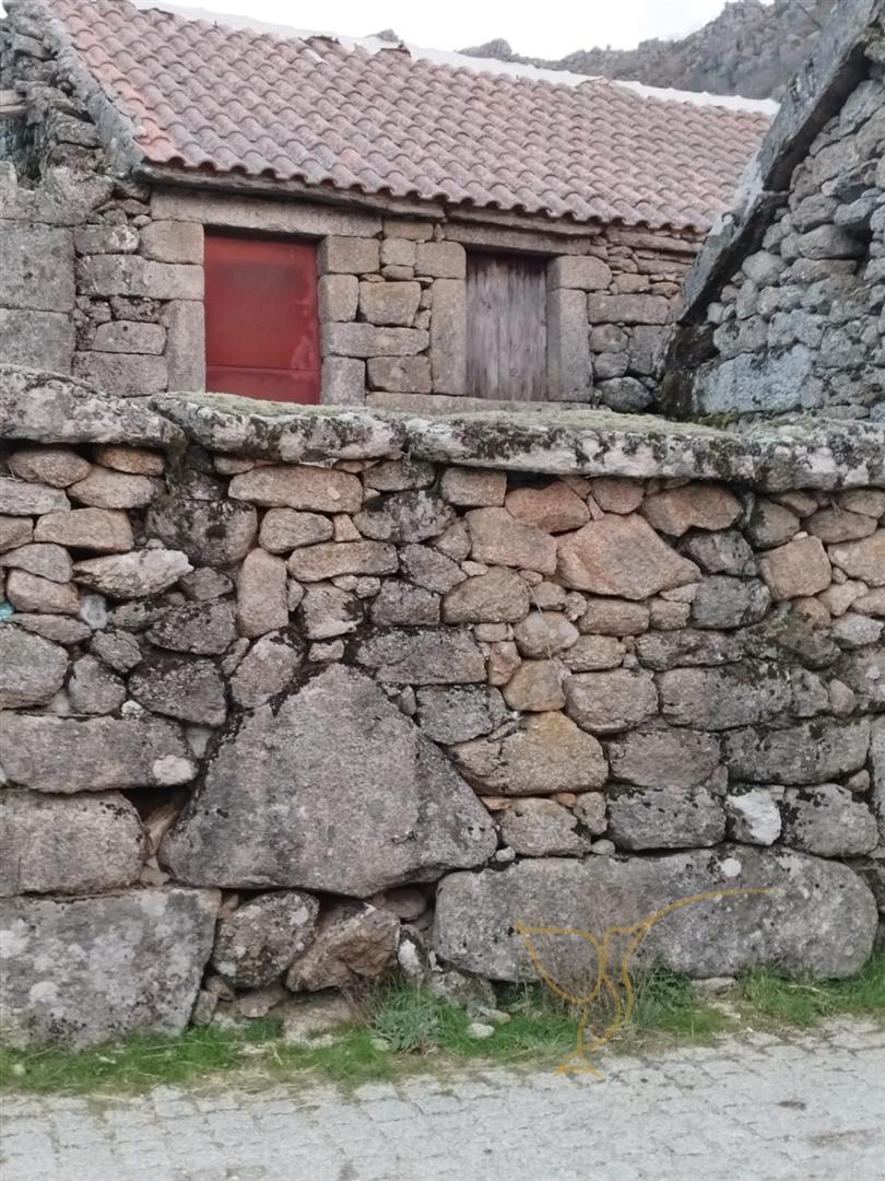 Moradia para restauro em Castro Laboreiro, Viana do Castelo