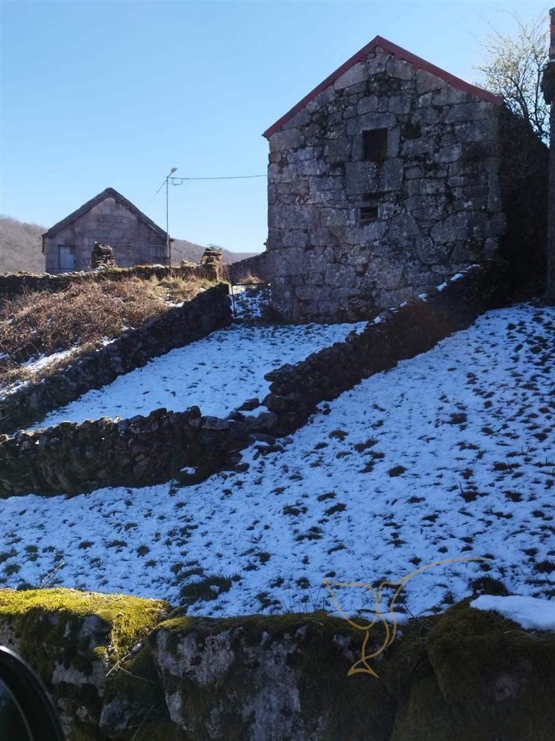 Moradia para restauro em Castro Laboreiro, Viana do Castelo