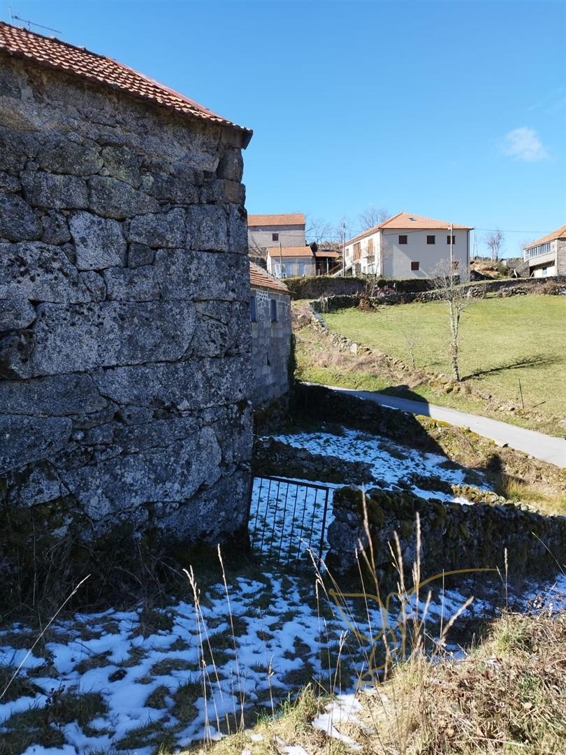 Moradia para restauro em Castro Laboreiro, Viana do Castelo