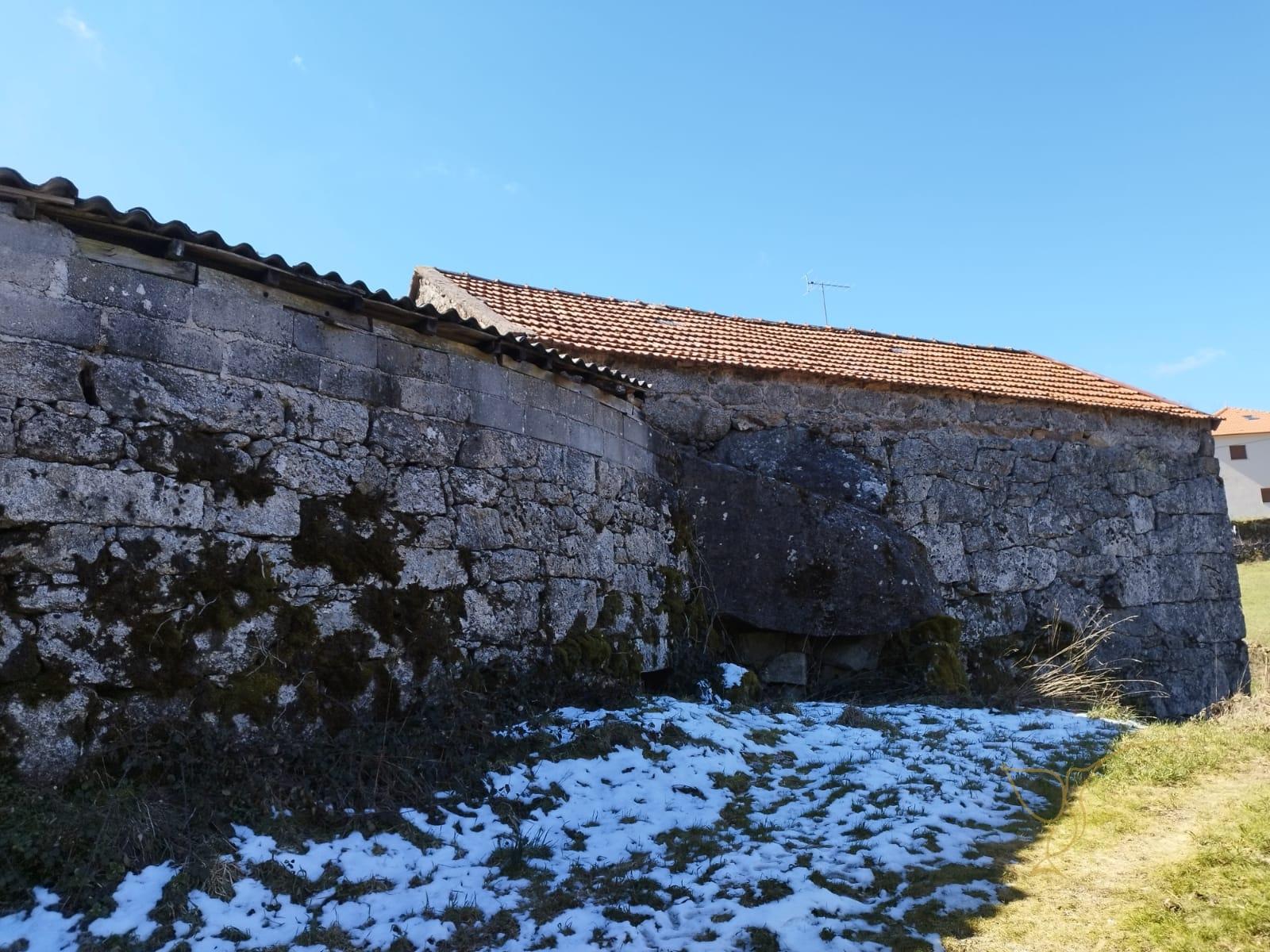 Moradia para restauro em Castro Laboreiro, Viana do Castelo