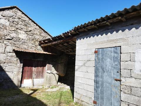 Moradia para restauro em Castro Laboreiro, Viana do Castelo