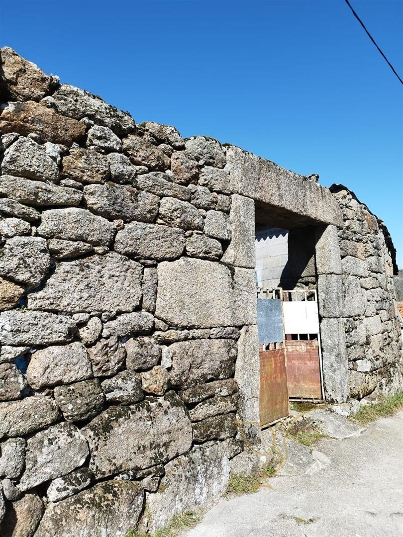 Moradia para restauro em Castro Laboreiro, Viana do Castelo