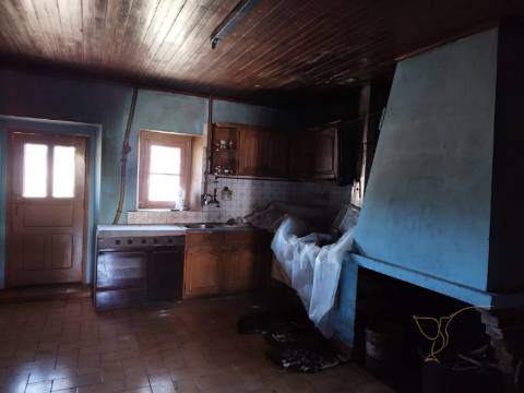 Moradia para restauro em Castro Laboreiro, Viana do Castelo