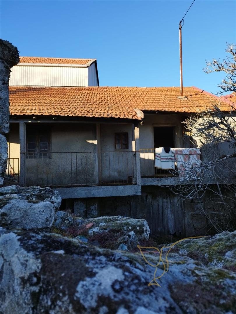 Moradia para restauro em Castro Laboreiro, Viana do Castelo