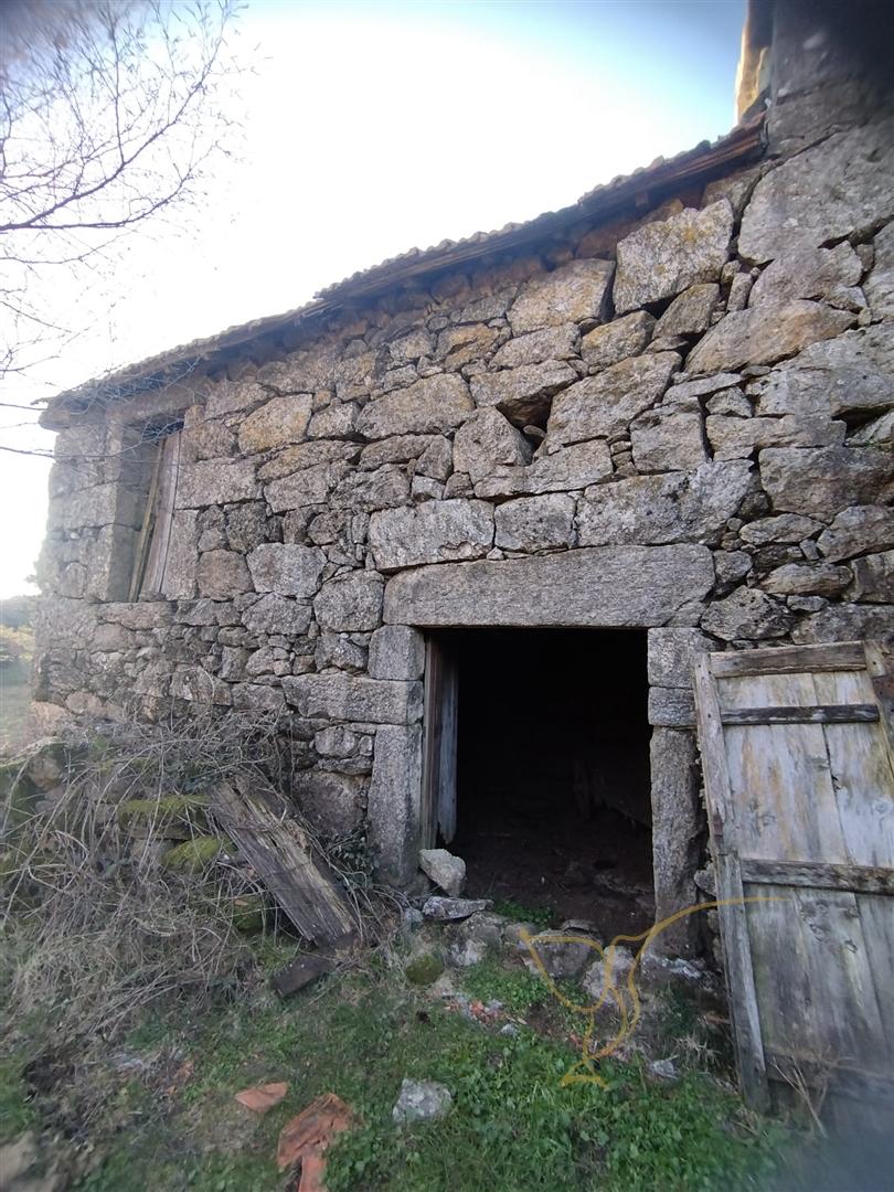 Moradia para restauro em Castro Laboreiro, Viana do Castelo