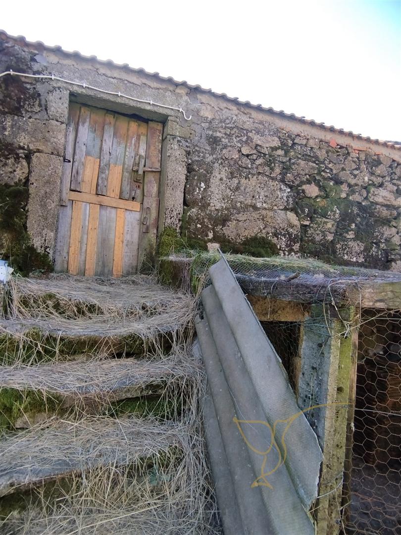 Moradia para restauro em Castro Laboreiro, Viana do Castelo