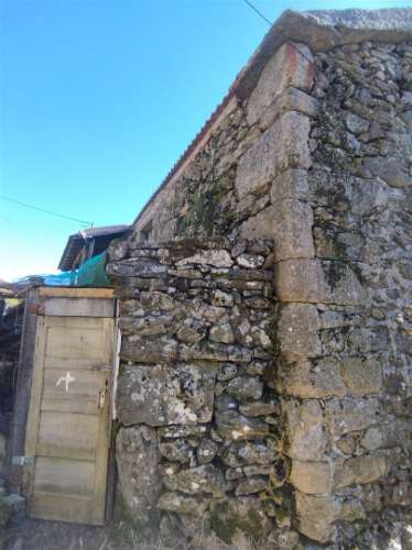 Moradia para restauro em Castro Laboreiro, Viana do Castelo