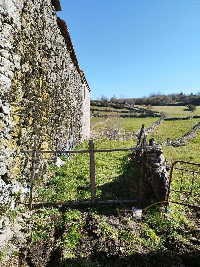 Moradia para restauro em Castro Laboreiro, Viana do Castelo