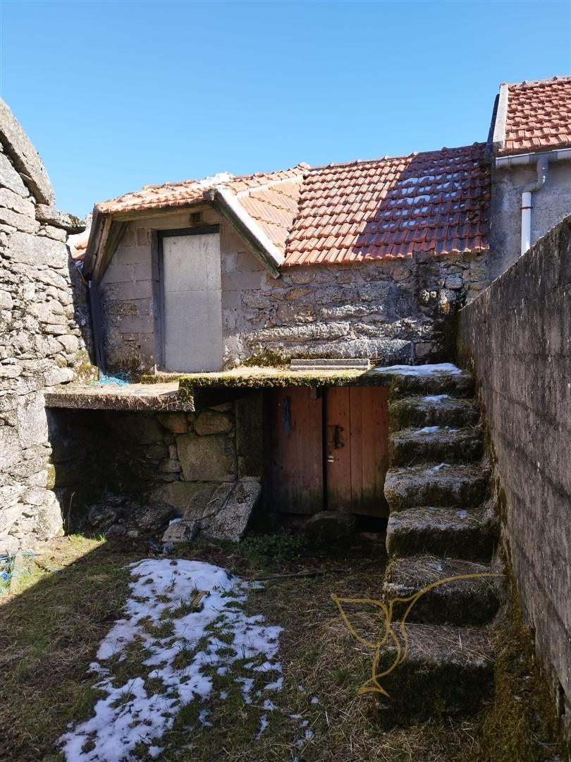 Moradia para restauro em Castro Laboreiro, Viana do Castelo