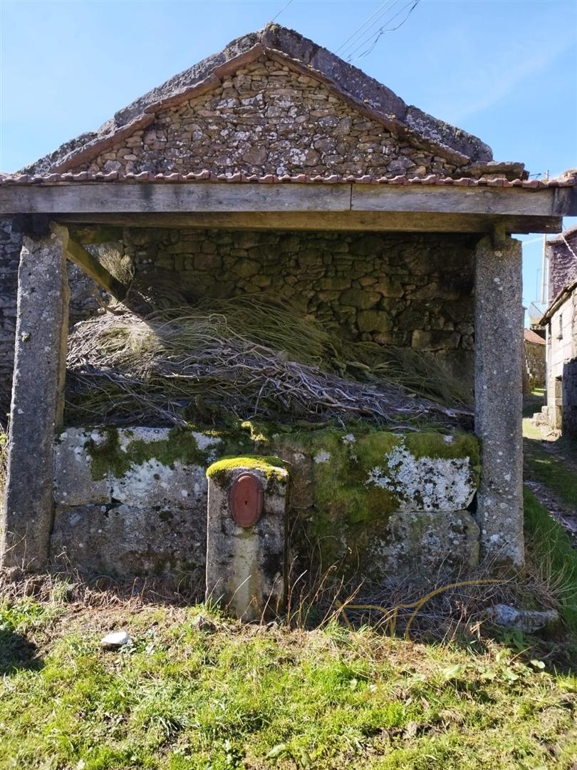 Moradia para restauro em Castro Laboreiro, Viana do Castelo