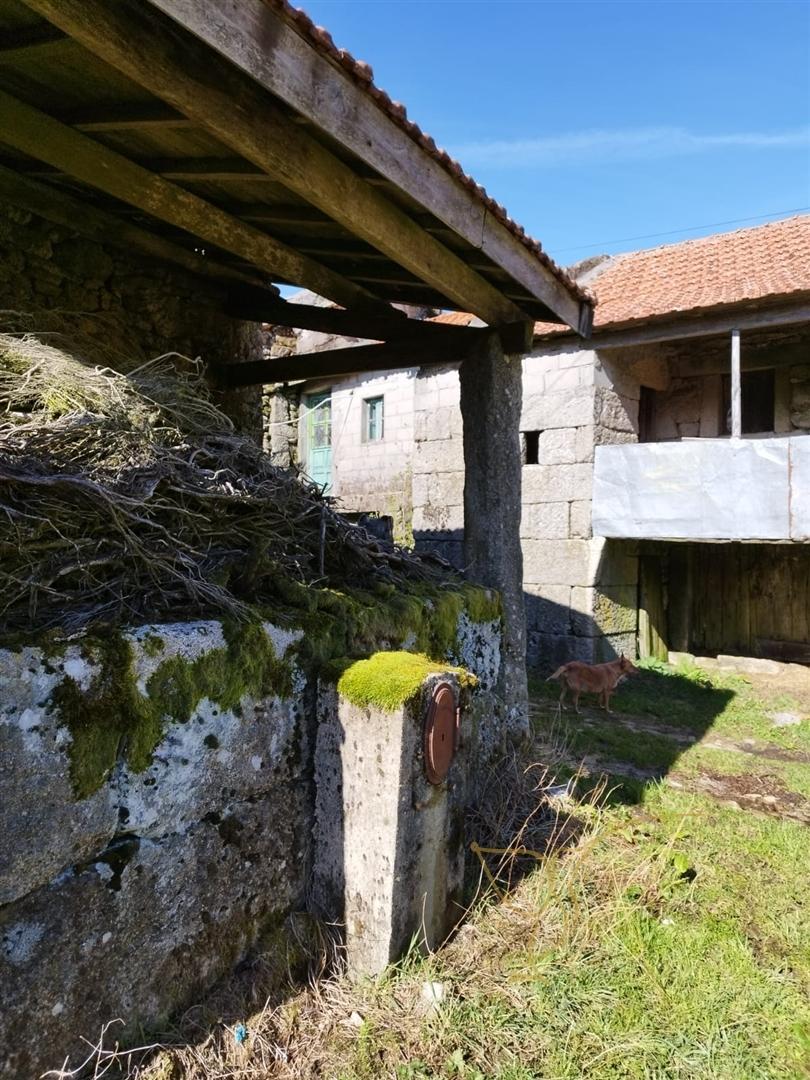 Moradia para restauro em Castro Laboreiro, Viana do Castelo