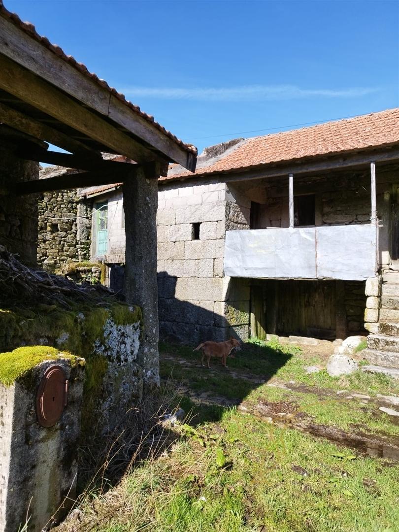 Moradia para restauro em Castro Laboreiro, Viana do Castelo