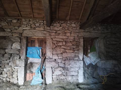 Moradia para restauro em Castro Laboreiro, Viana do Castelo