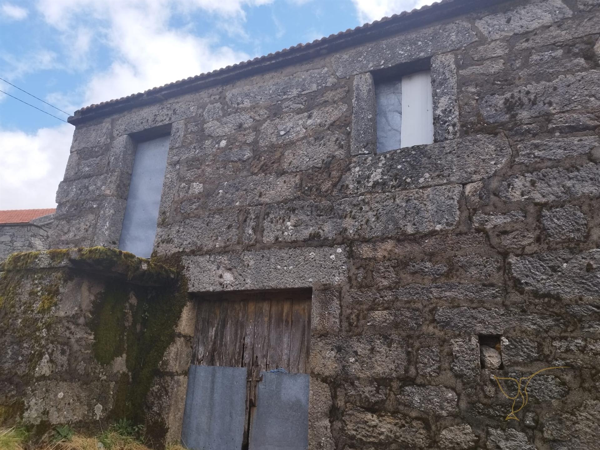 Moradia para restauro em Castro Laboreiro, Viana do Castelo