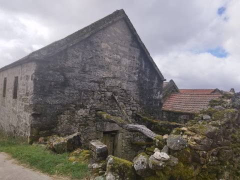 Moradia para restauro em Castro Laboreiro, Viana do Castelo
