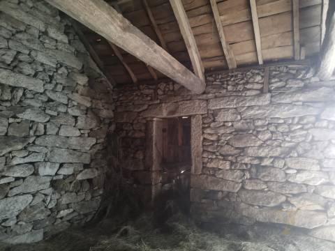 Moradia para restauro em Castro Laboreiro, Viana do Castelo