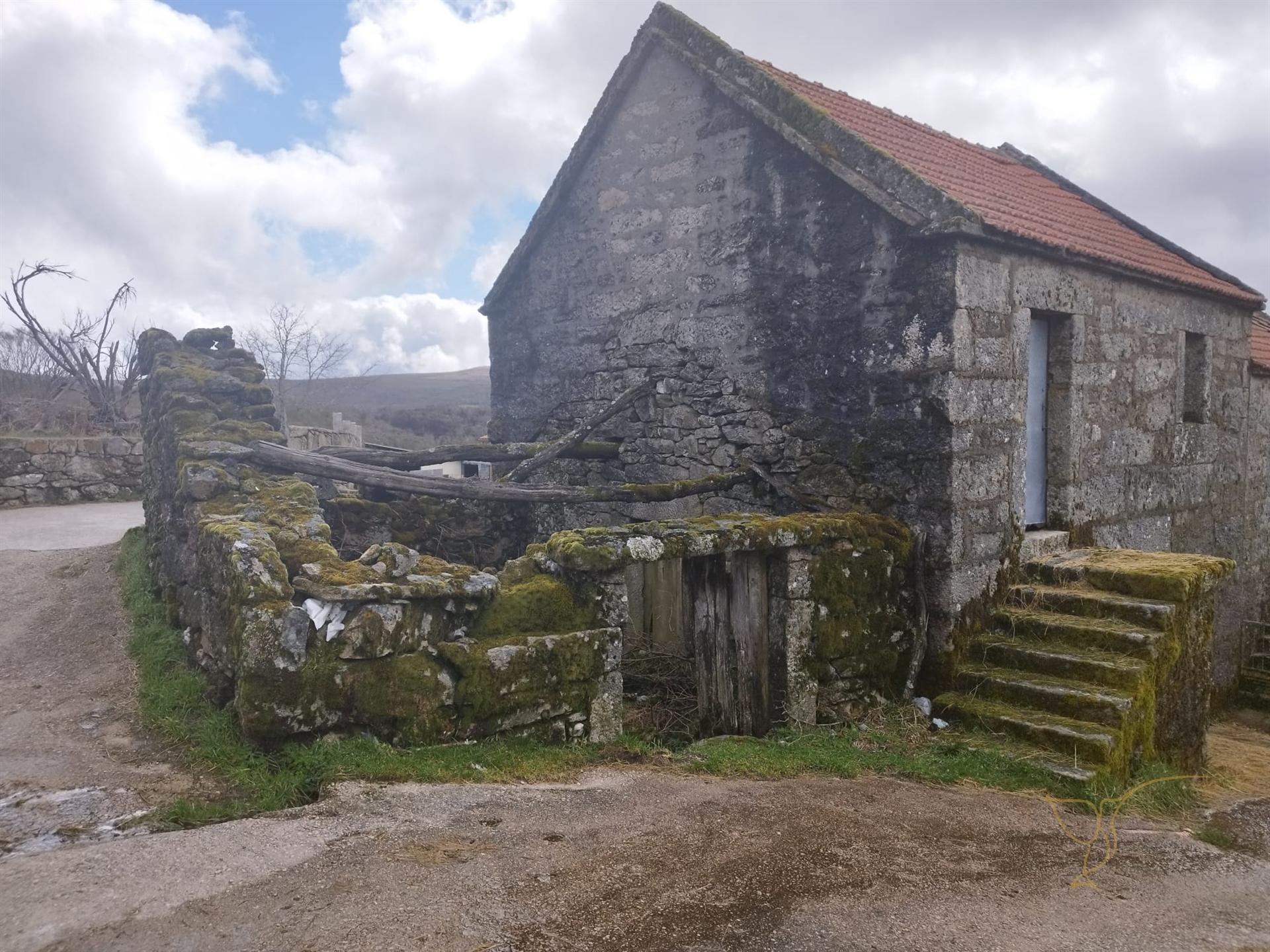 Moradia para restauro em Castro Laboreiro, Viana do Castelo