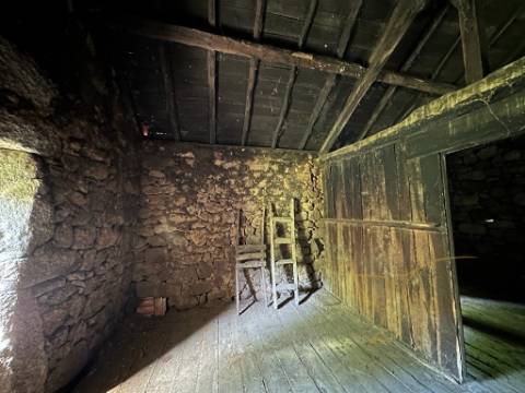 Moradia para restauro em Castro Laboreiro, Viana do Castelo