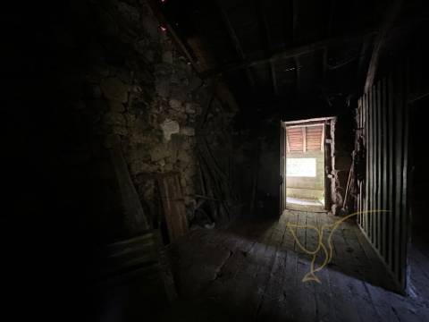 Moradia para restauro em Castro Laboreiro, Viana do Castelo