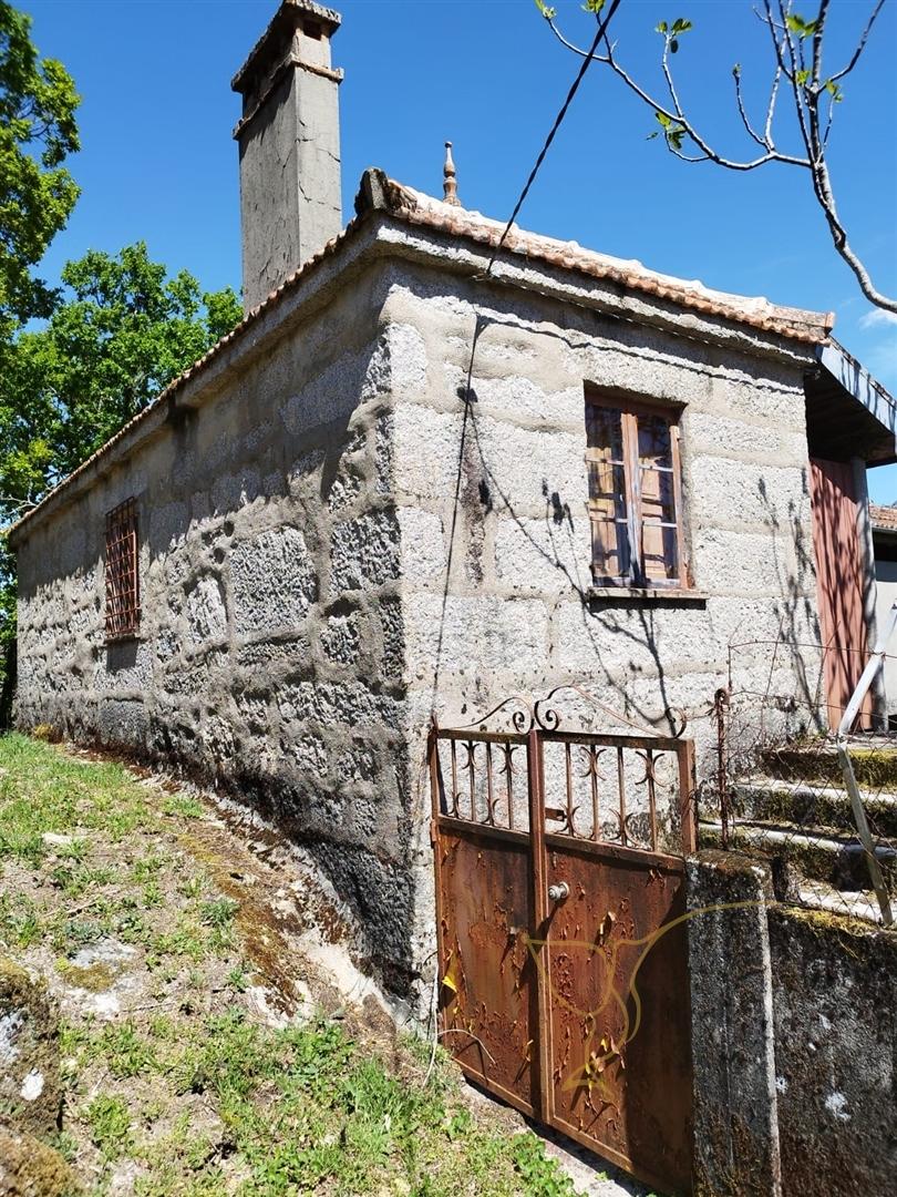 Moradia para restauro em Castro Laboreiro, Viana do Castelo