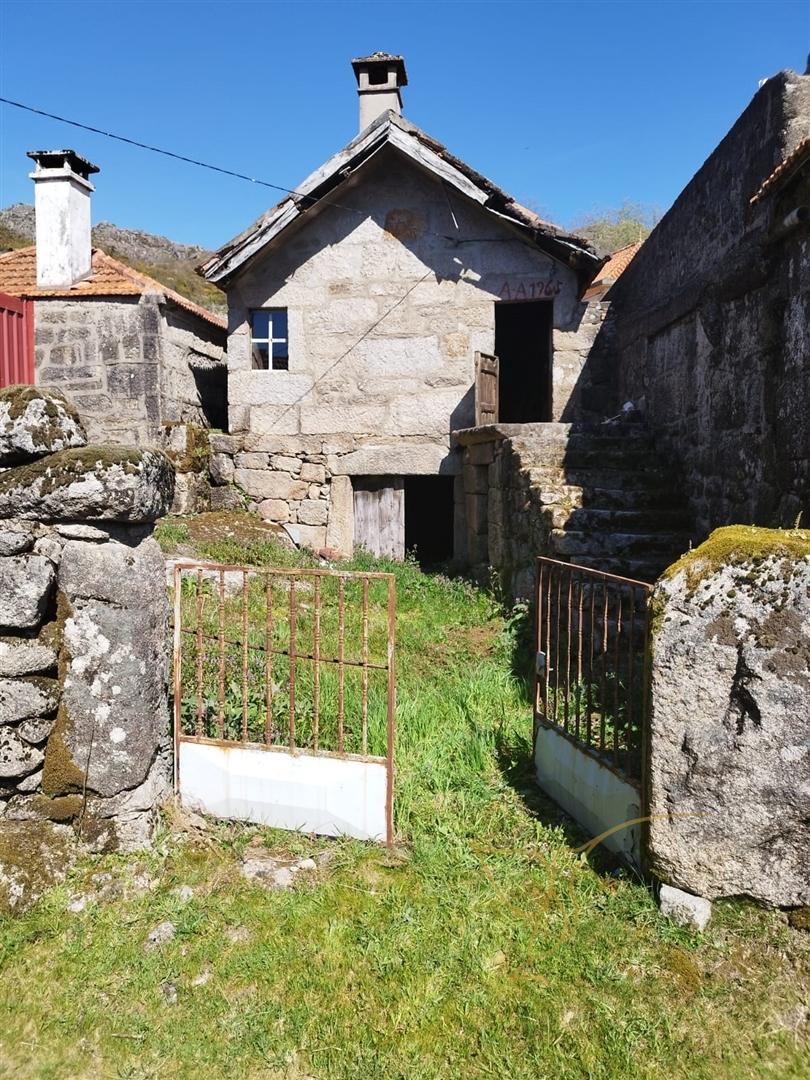 Moradia para restauro em Castro Laboreiro, Viana do Castelo