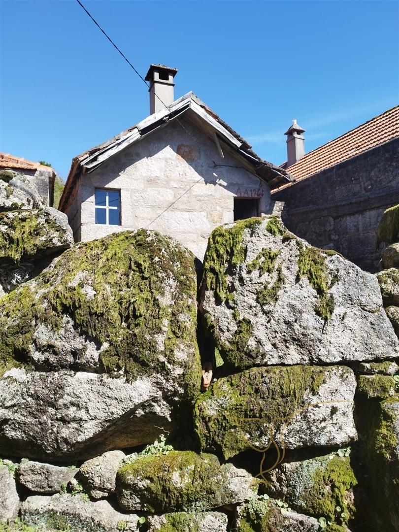 Moradia para restauro em Castro Laboreiro, Viana do Castelo