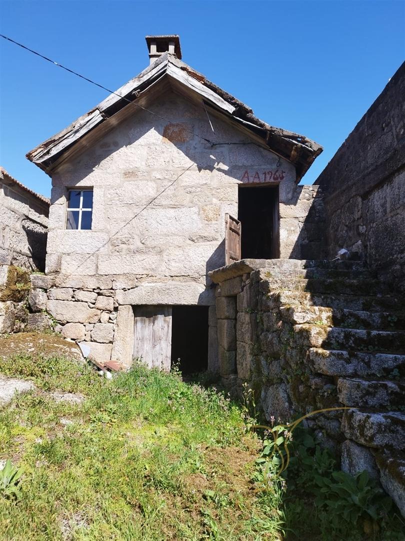 Moradia para restauro em Castro Laboreiro, Viana do Castelo