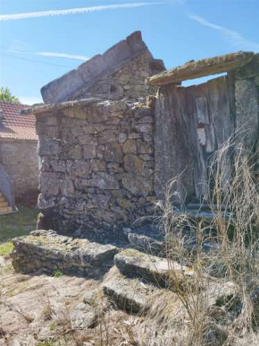 Moradia para restauro em Castro Laboreiro, Viana do Castelo