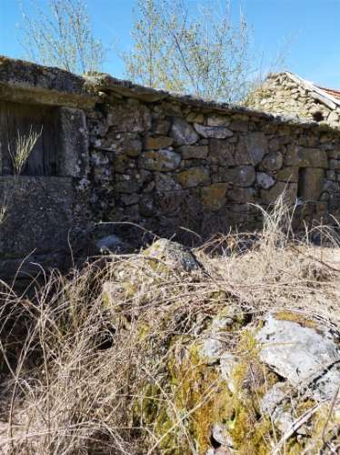Moradia para restauro em Castro Laboreiro, Viana do Castelo