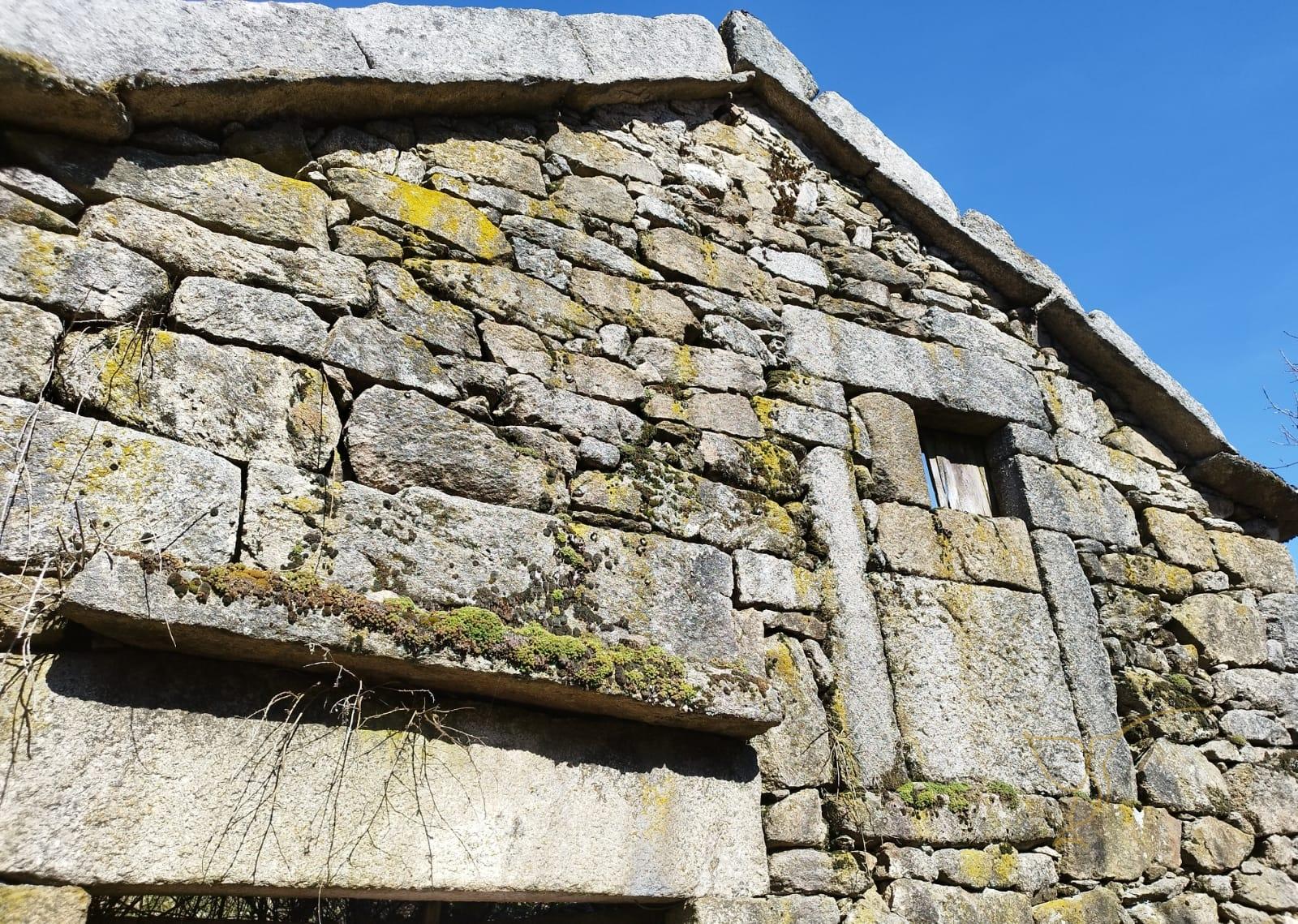 Moradia para restauro em Castro Laboreiro, Viana do Castelo