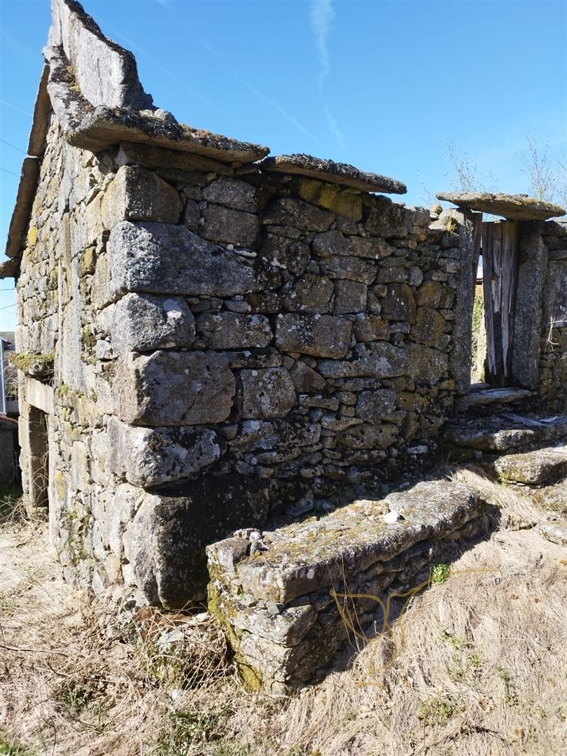 Moradia para restauro em Castro Laboreiro, Viana do Castelo