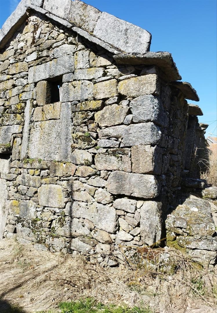 Moradia para restauro em Castro Laboreiro, Viana do Castelo