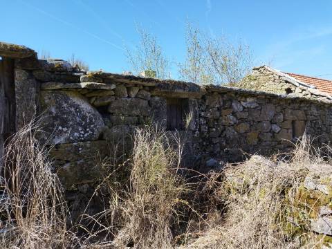 Moradia para restauro em Castro Laboreiro, Viana do Castelo