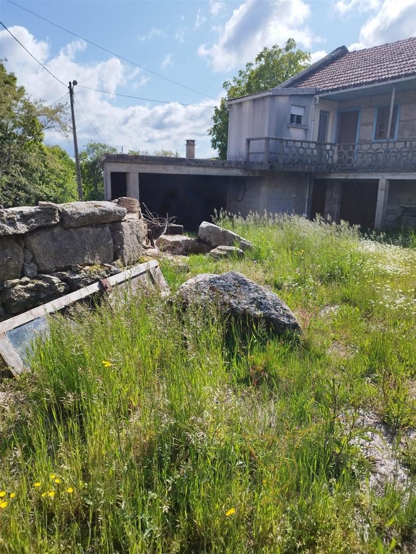 Moradia para restauro em Castro Laboreiro, Viana do Castelo