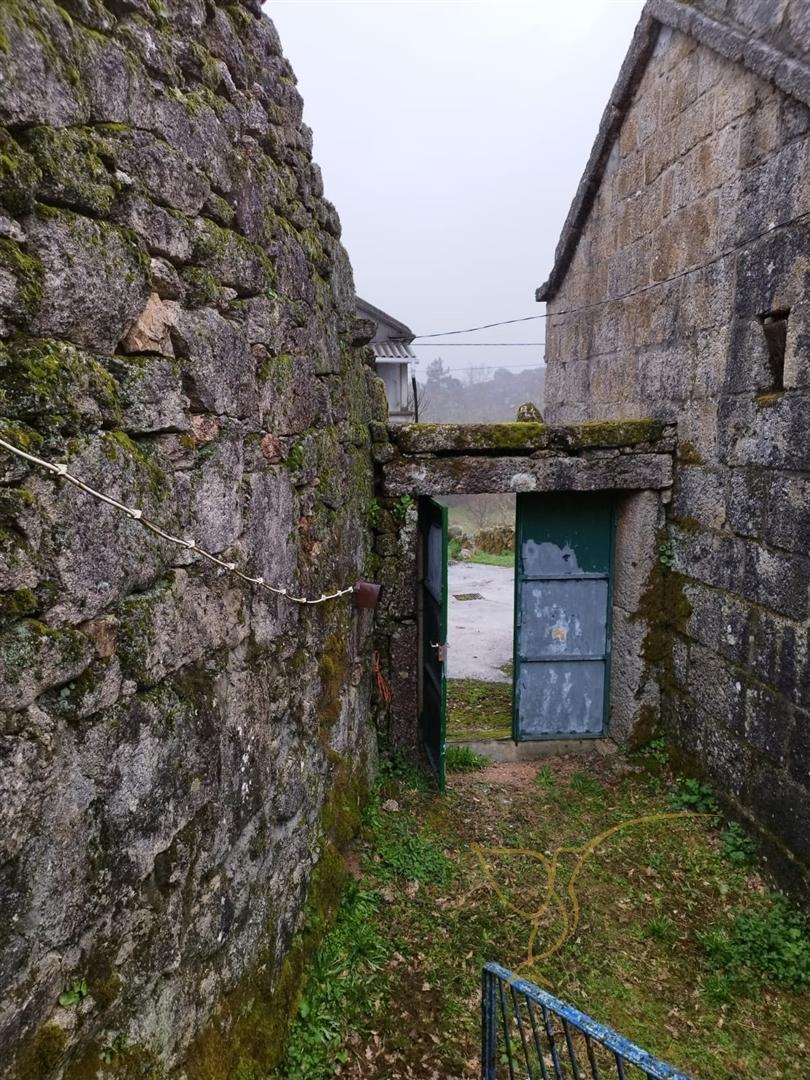 Moradia para restauro em Castro Laboreiro, Viana do Castelo