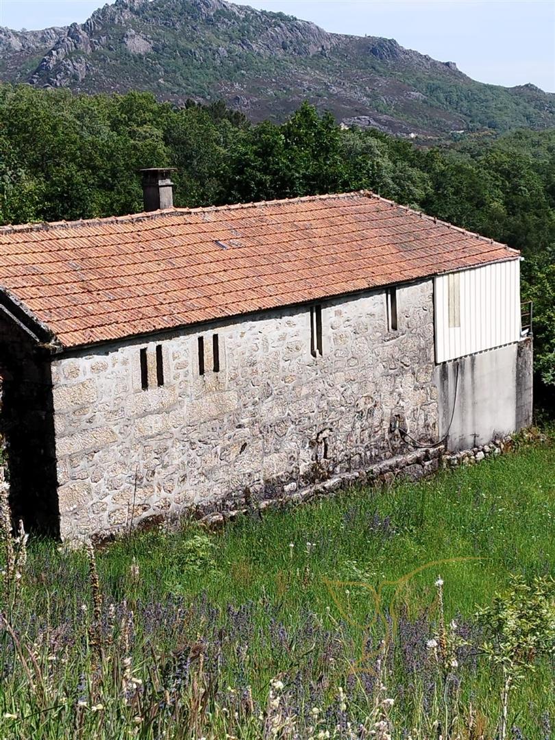 Moradia para restauro em Castro Laboreiro, Viana do Castelo