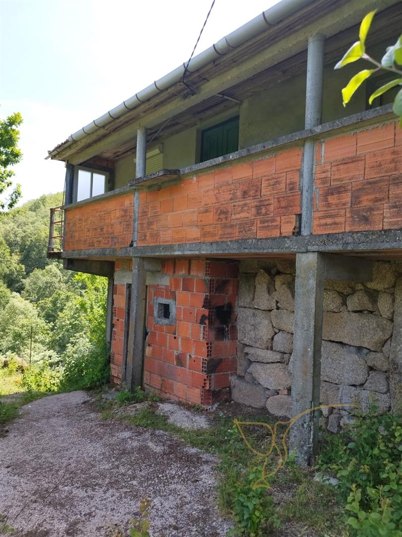 Moradia para restauro em Castro Laboreiro, Viana do Castelo