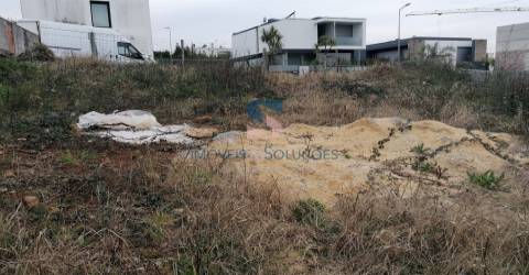 Terreno urbano com 665 m2 para construção de moradia