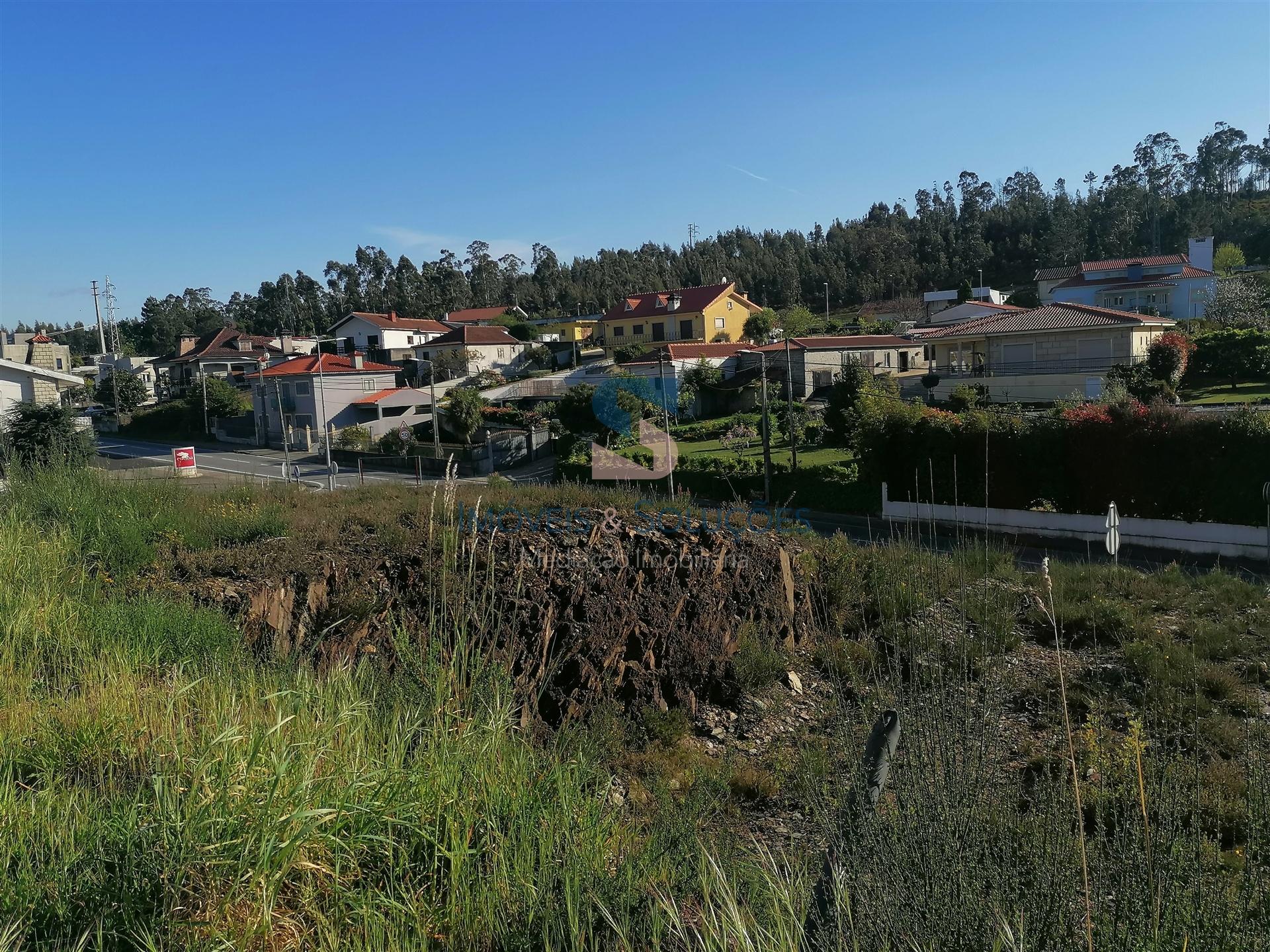 Terreno urbano com 350 m2 para construção de moradia, Valongo