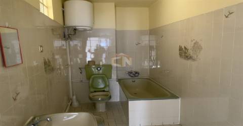 Vende-se apartamento T2 no centro do Sabugal