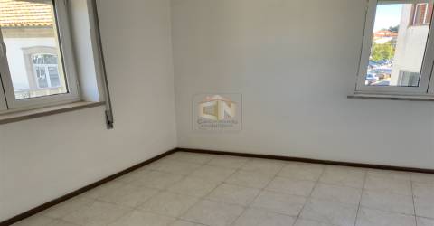 Vende-se apartamento T2 no centro do Sabugal