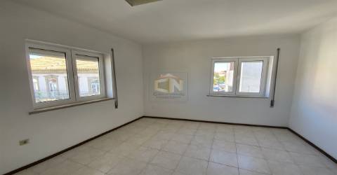 Vende-se apartamento T2 no centro do Sabugal