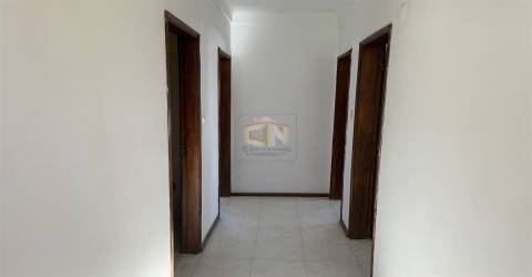 Vende-se apartamento T2 no centro do Sabugal